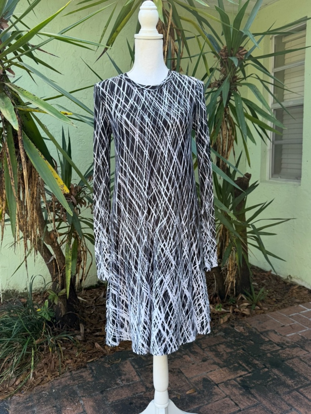 BCBGMAXAZRIA black and white ombre dress